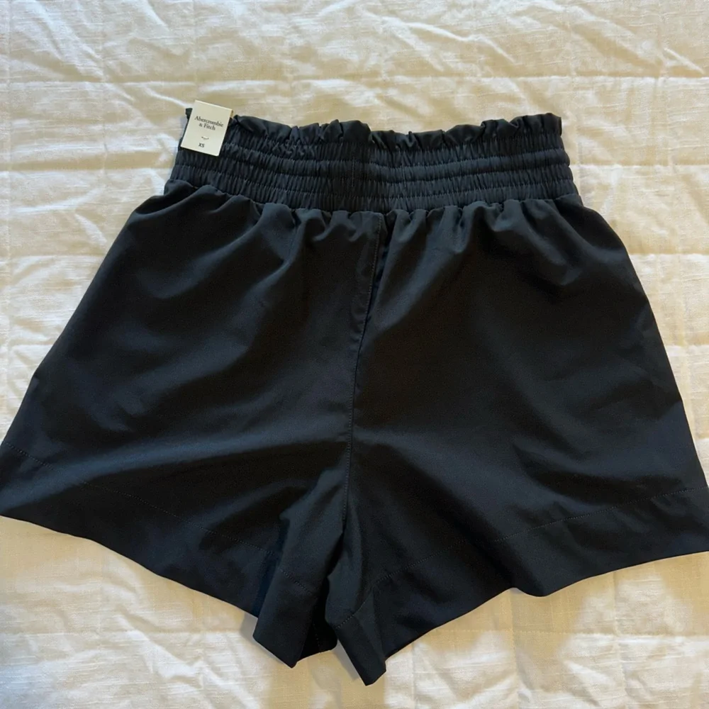 Abercrombie & Fitch Black High Waist Traveler Shorts - Picture 4 of 4